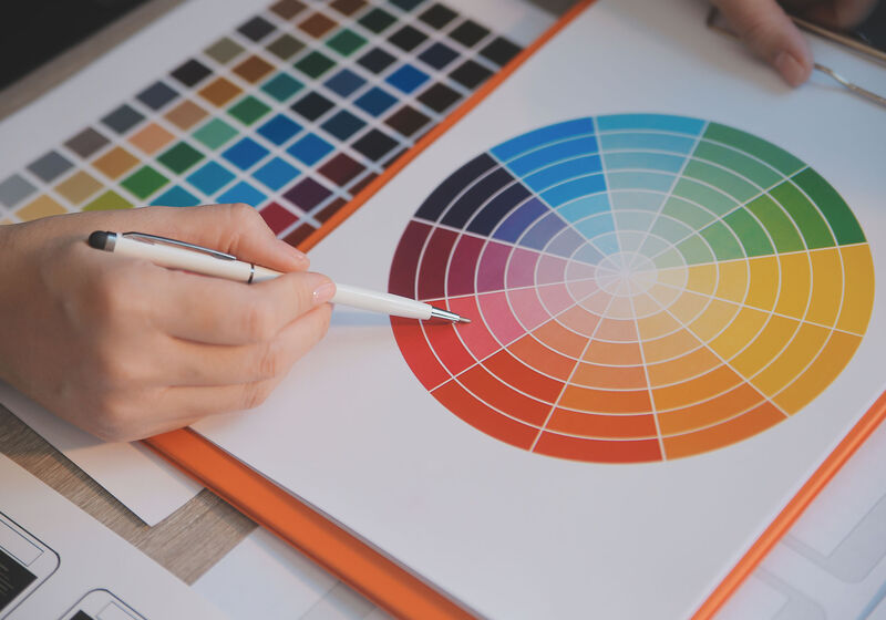 o-que-e-teoria-das-cores-aplicada-na-moda