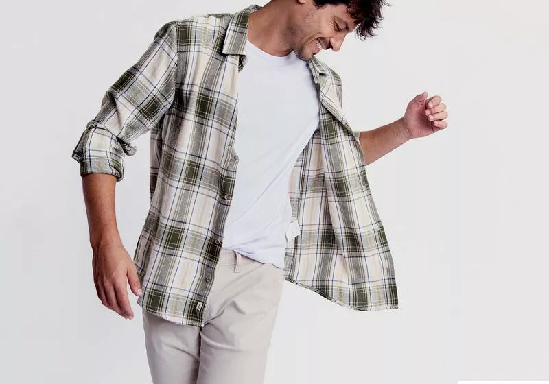 alinhamento-moderno-com-sarja-camisa-xadrez-chino